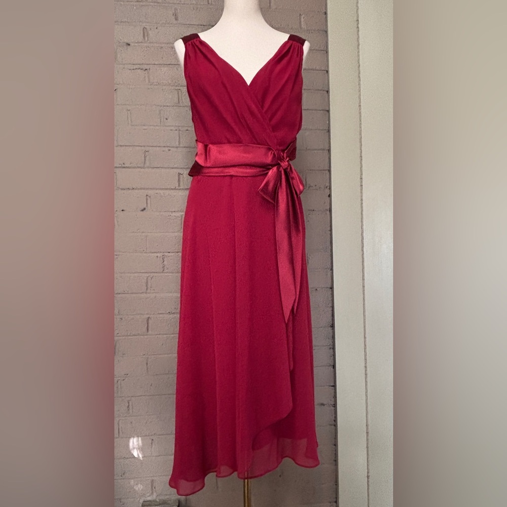 Jones Wear NWOT Elegant Red Sleeveless Dress 14 ( runs small)